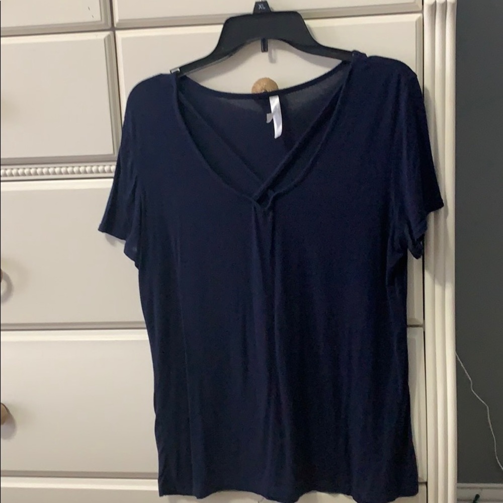 Short sleeve shirt with detailed string front